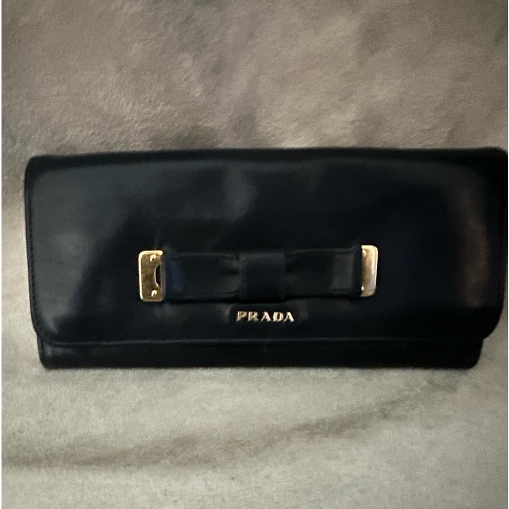 *SOLD* Vintage Prada Saffiano Bow Wallet